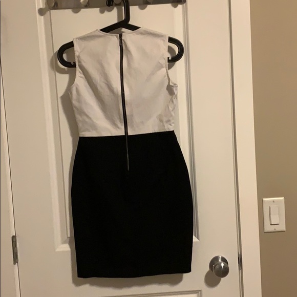 Banana Republic dress in size 4P. - Picture 2 of 4
